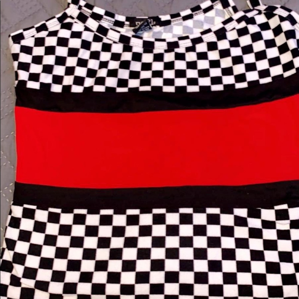 semi cropped tank top